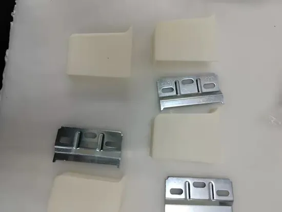 Аппаратные средства Кухонный шкаф Настенные кронштейны Вешалка для шкафа Пластиковая крышка Видимый подвесной кронштейн